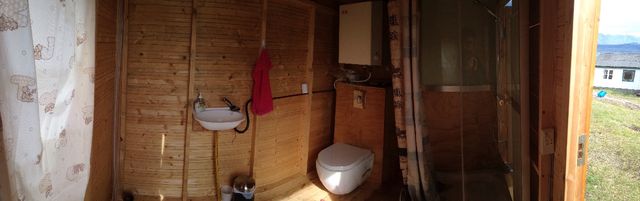 Indenfor hytten.
Inside the cabin.
Illuaqqap iluani.